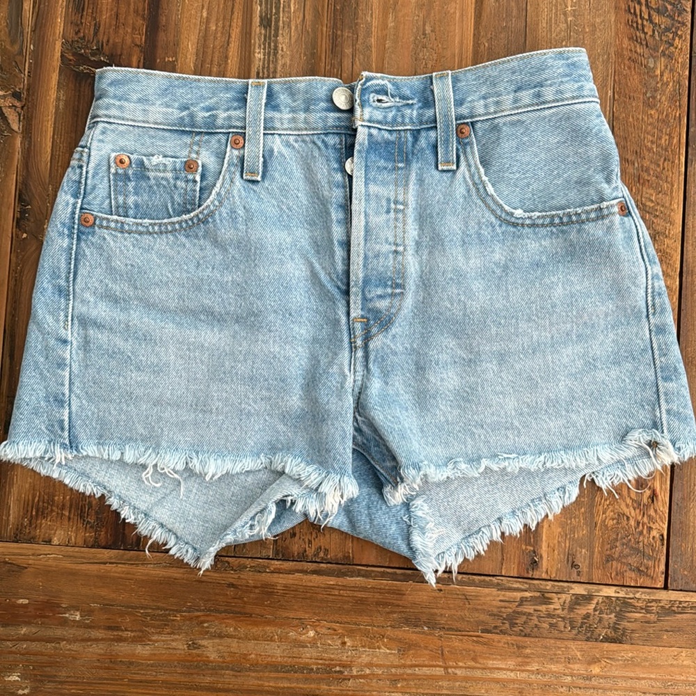 NWOT Levi 501 Denim shorts